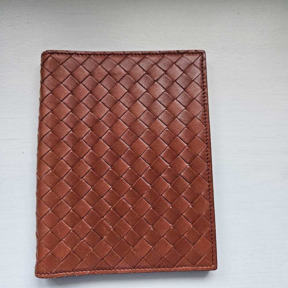 Bottega Veneta Intrecciato leather notebook cover. Unisex